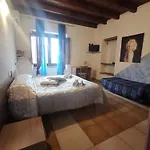 게스트하우스 La Taverna Del Gufo
